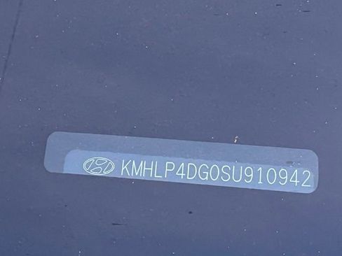 Used 2025 Hyundai Elantra Limited image 9