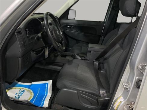 Used 2011 Jeep Liberty Sport AWD/4WD image 20