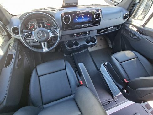 Used 2025 Mercedes-Benz Sprinter 2500 image 19