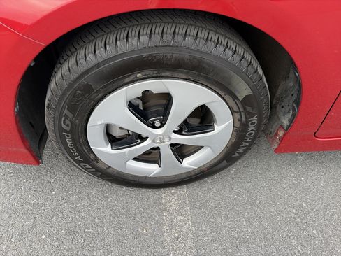 Used 2015 Toyota Prius Four FWD image 9