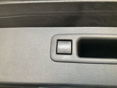 Used 2022 Toyota Highlander XLE image 22