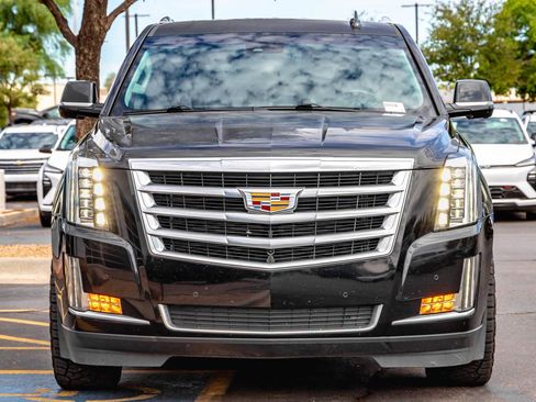 Used 2016 Cadillac Escalade Luxury AWD/4WD image 4