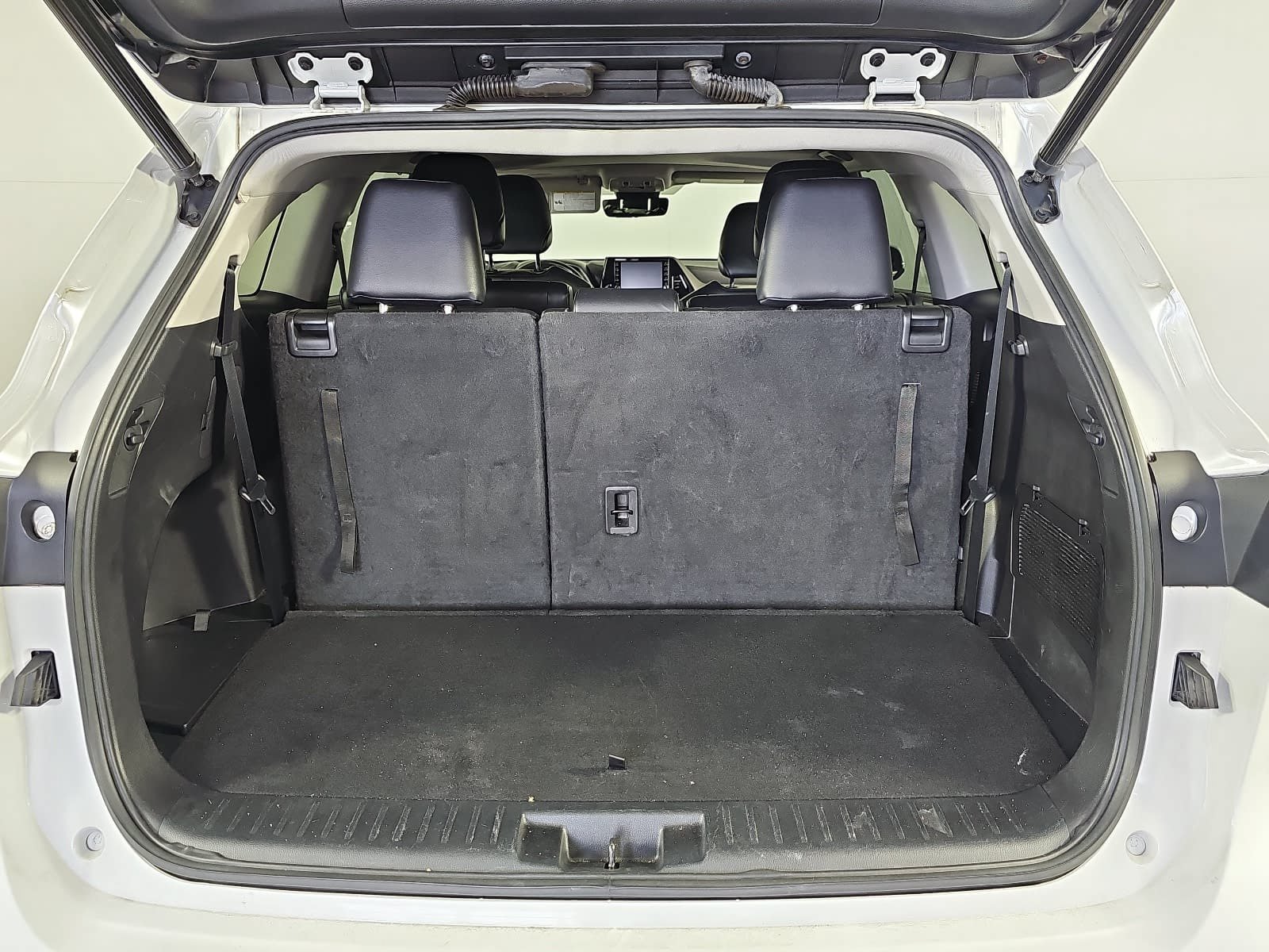 Used 2022 Toyota Highlander XLE FWD image 12