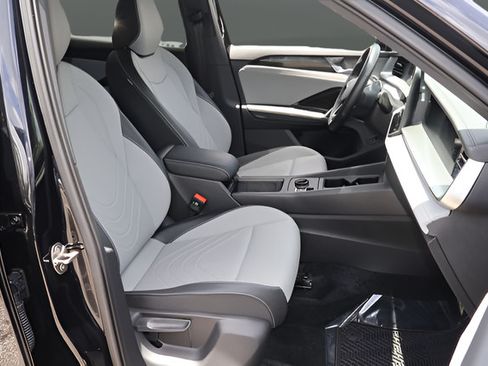 Certified 2025 Volkswagen Tiguan SE R-Line AWD/4WD image 18
