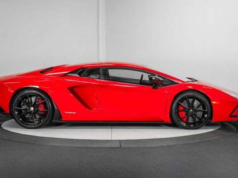 Used 2018 Lamborghini Aventador S image 9