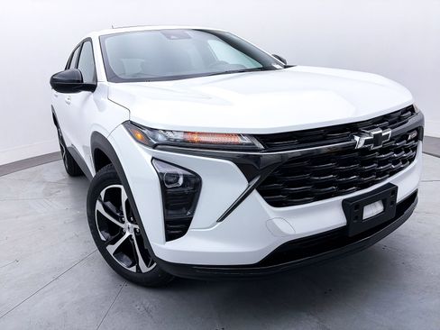 Used 2024 Chevrolet Trax RS w/ Sunroof Package image 7