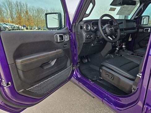 New 2026 Jeep Gladiator Sahara image 36