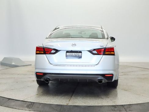 Used 2022 Nissan Altima 2.5 SR FWD image 4