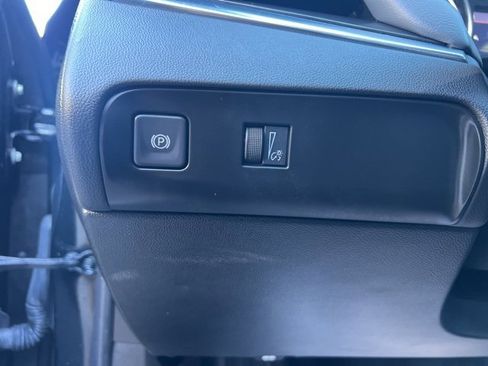 Used 2024 Buick Enclave Essence w/ LPO, Touring Package image 24