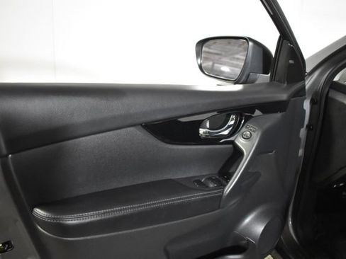 Used 2022 Nissan Rogue Sport SV AWD/4WD image 7