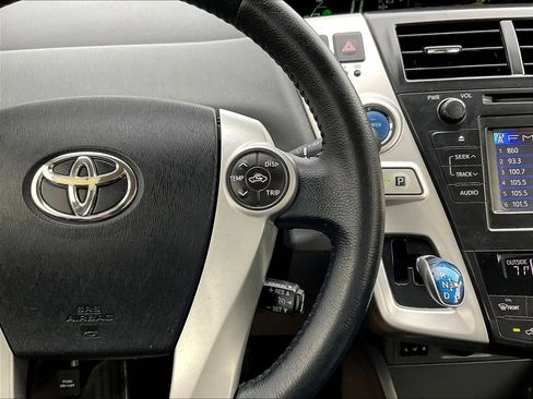 Used 2014 Toyota Prius V Five FWD image 12