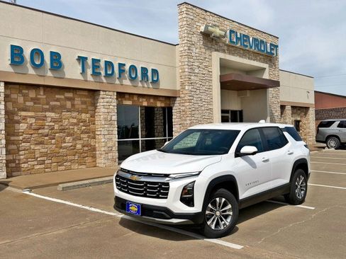 New 2026 Chevrolet Equinox LT w/ Convenience Package II FWD image 1