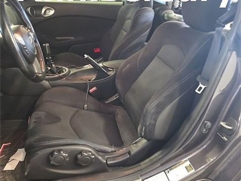 Used 2010 Nissan 370Z Touring w/ Sport Pkg image 16