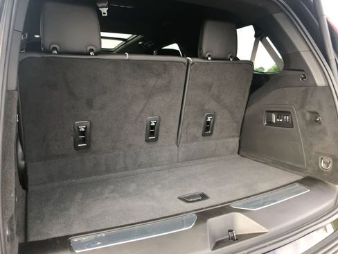 Used 2023 Cadillac Escalade Premium Luxury image 17