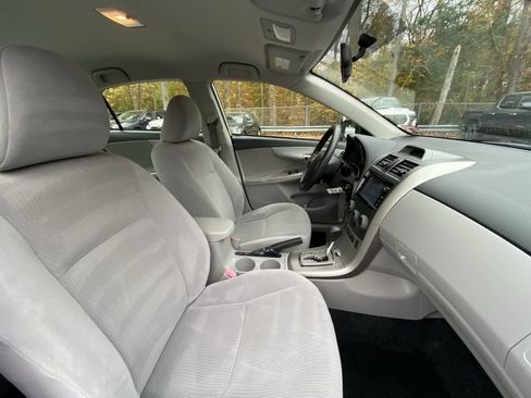 Used 2013 Toyota Corolla LE image 28