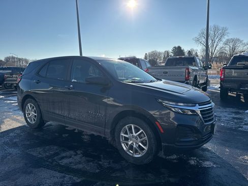 Used 2022 Chevrolet Equinox LS w/ LS Convenience Package image 1