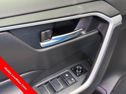 Used 2021 Toyota RAV4 XLE Premium image 18