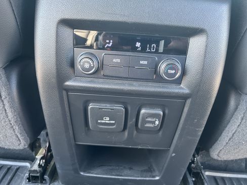 Used 2020 Chevrolet Traverse RS AWD/4WD image 17