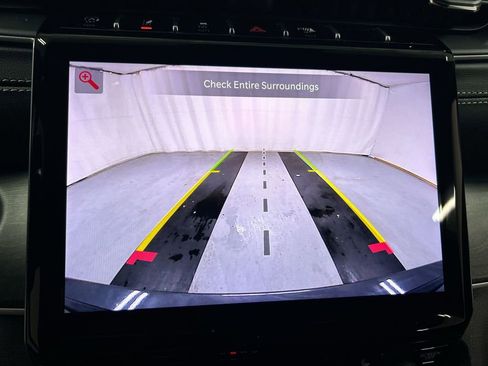 Used 2025 Jeep Grand Cherokee Limited w/ Black Appearance Package image 15