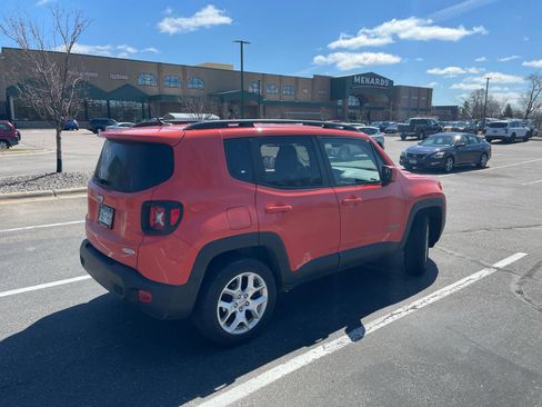 Used 2016 Jeep Renegade Latitude image 4