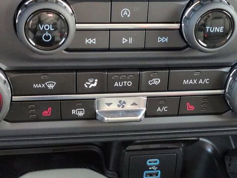 New 2025 Ford Bronco Big Bend w/ Black Diamond Package image 24