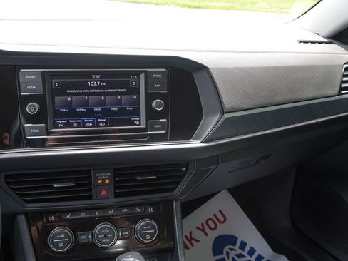 Used 2023 Volkswagen Jetta SE FWD image 26