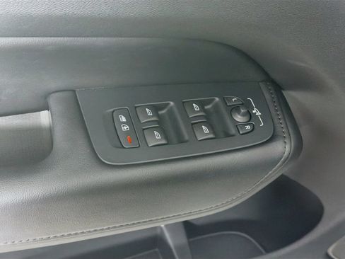 Certified 2024 Volvo XC60 B5 Plus w/ Climate Package AWD/4WD image 19