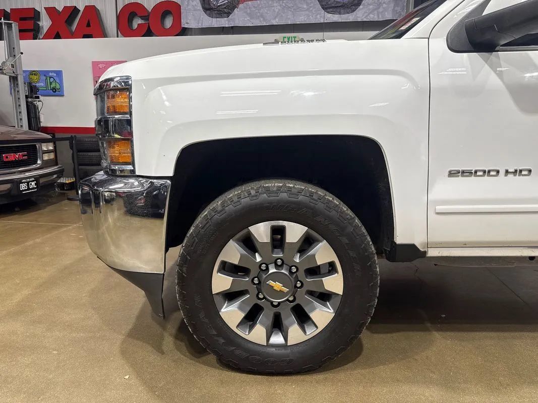Used 2019 Chevrolet Silverado 2500 LT AWD/4WD image 25