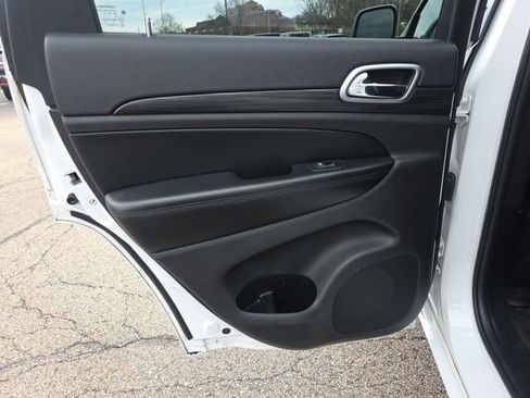 Used 2019 Jeep Grand Cherokee Altitude image 16