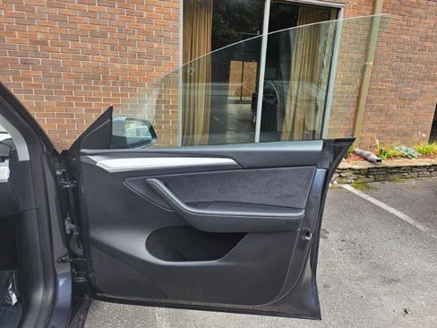 Used 2023 Tesla Model Y AWD image 58