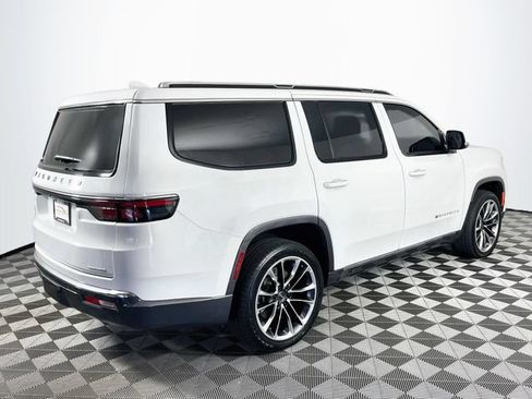 Used 2022 Jeep Wagoneer Series III w/ Premium Group I AWD/4WD image 8