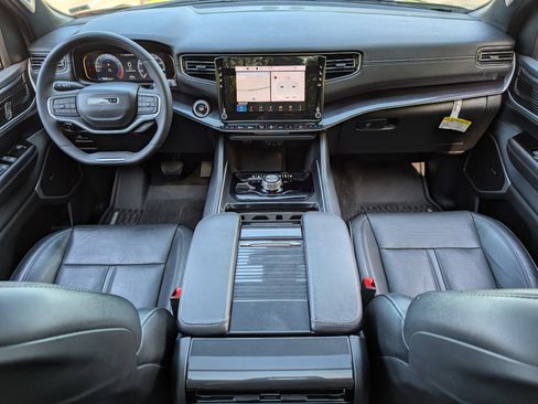 Used 2024 Jeep Wagoneer 4WD w/ Premium Group I image 26