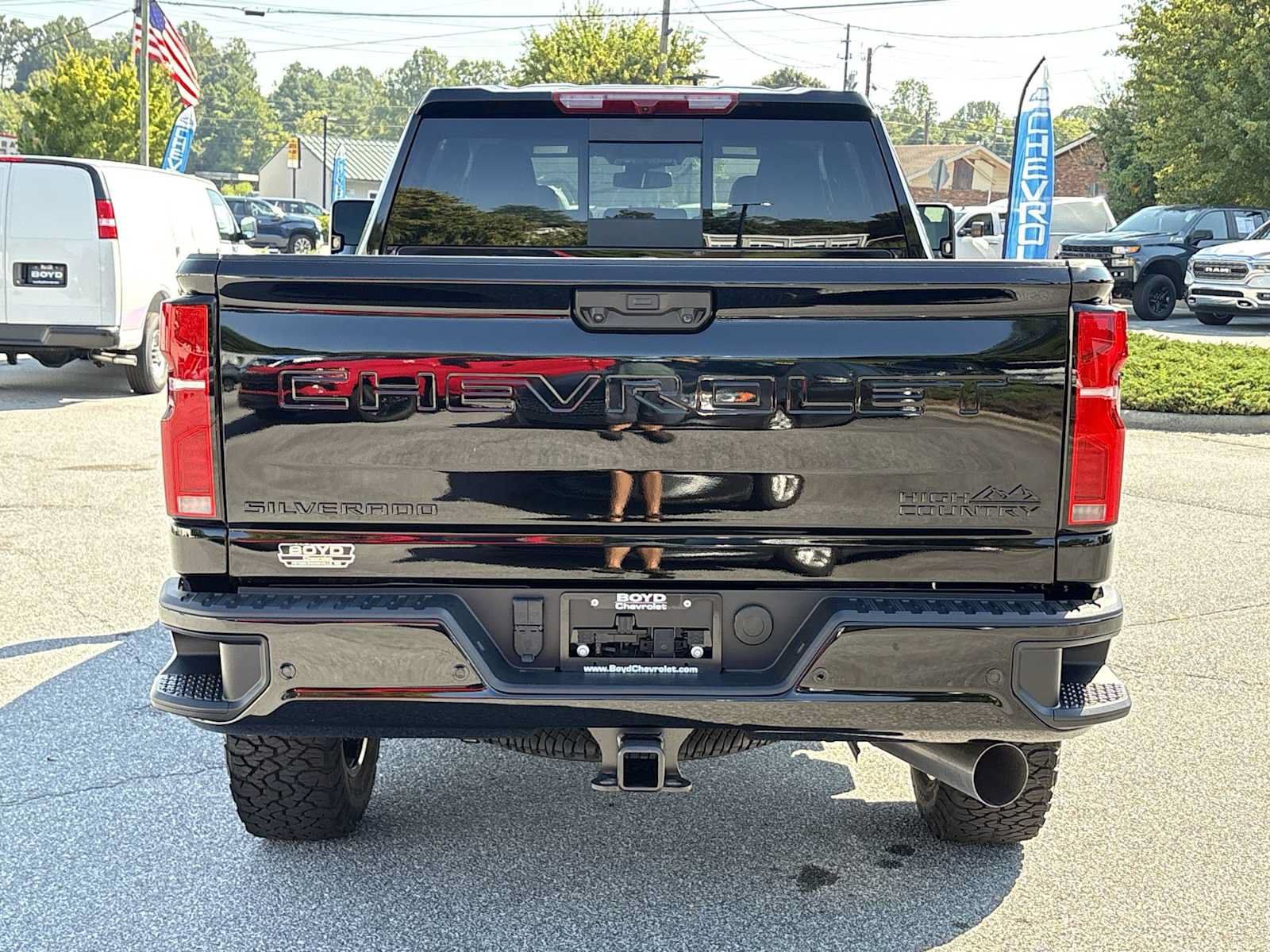 New 2026 Chevrolet Silverado 2500 High Country w/ Midnight Edition AWD/4WD image 7