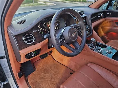 Used 2023 Bentley Bentayga Plug-In Hybrid image 14