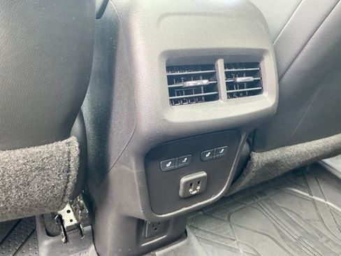 Used 2022 Chevrolet Equinox Premier image 21