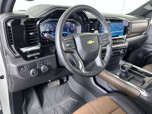 Used 2025 Chevrolet Silverado 1500 High Country w/ High Country Premium Package RWD image 10