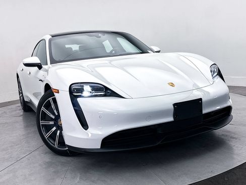 Used 2024 Porsche Taycan RWD image 31