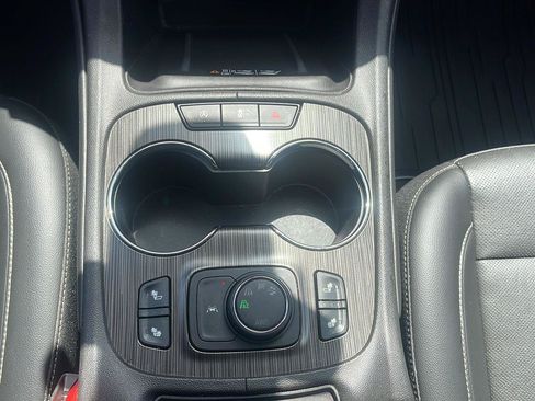 Used 2023 GMC Acadia SLT AWD/4WD image 26