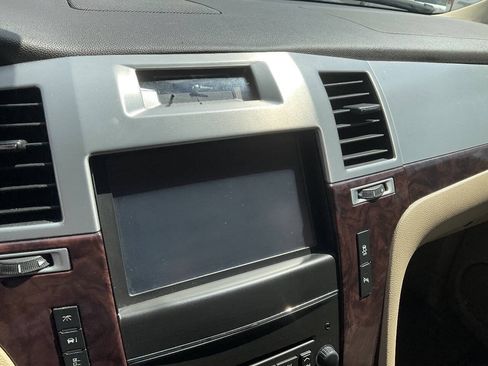 Used 2013 Cadillac Escalade EXT Premium AWD/4WD image 16