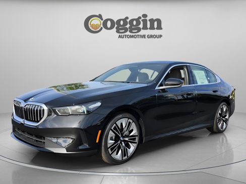 New 2026 BMW 530i RWD image 1