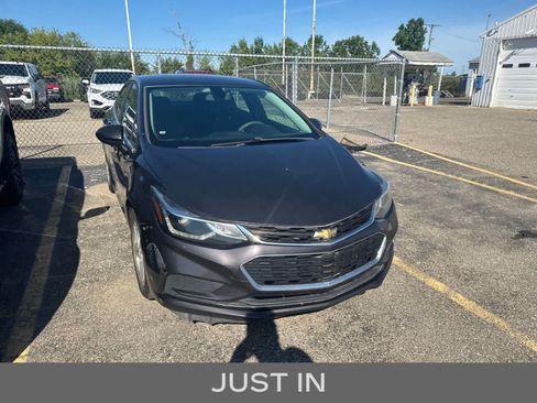 Used 2017 Chevrolet Cruze LT FWD image 5