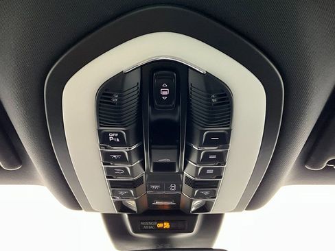 Used 2022 Porsche Macan AWD/4WD image 13