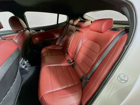 Used 2019 Kia Stinger GT2 image 14