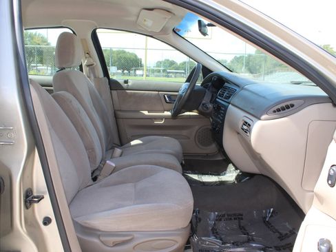 Used 2001 Ford Taurus LX FWD image 22