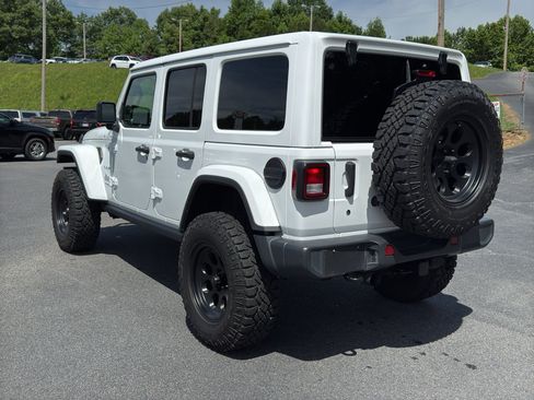 Used 2019 Jeep Wrangler Unlimited Sahara w/ Cold Weather Group AWD/4WD image 20