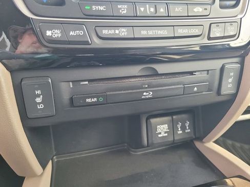 Used 2016 Honda Pilot Touring image 25