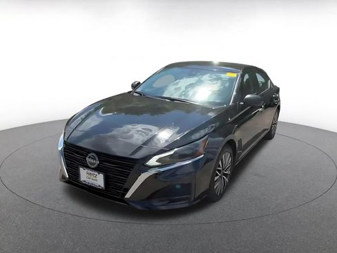Used 2025 Nissan Altima 2.5 SV FWD image 7