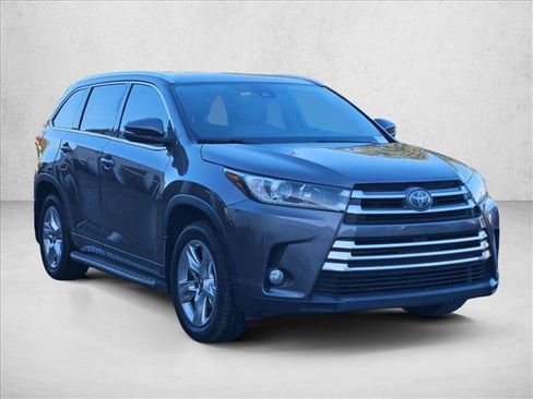 Used 2018 Toyota Highlander Limited image 3