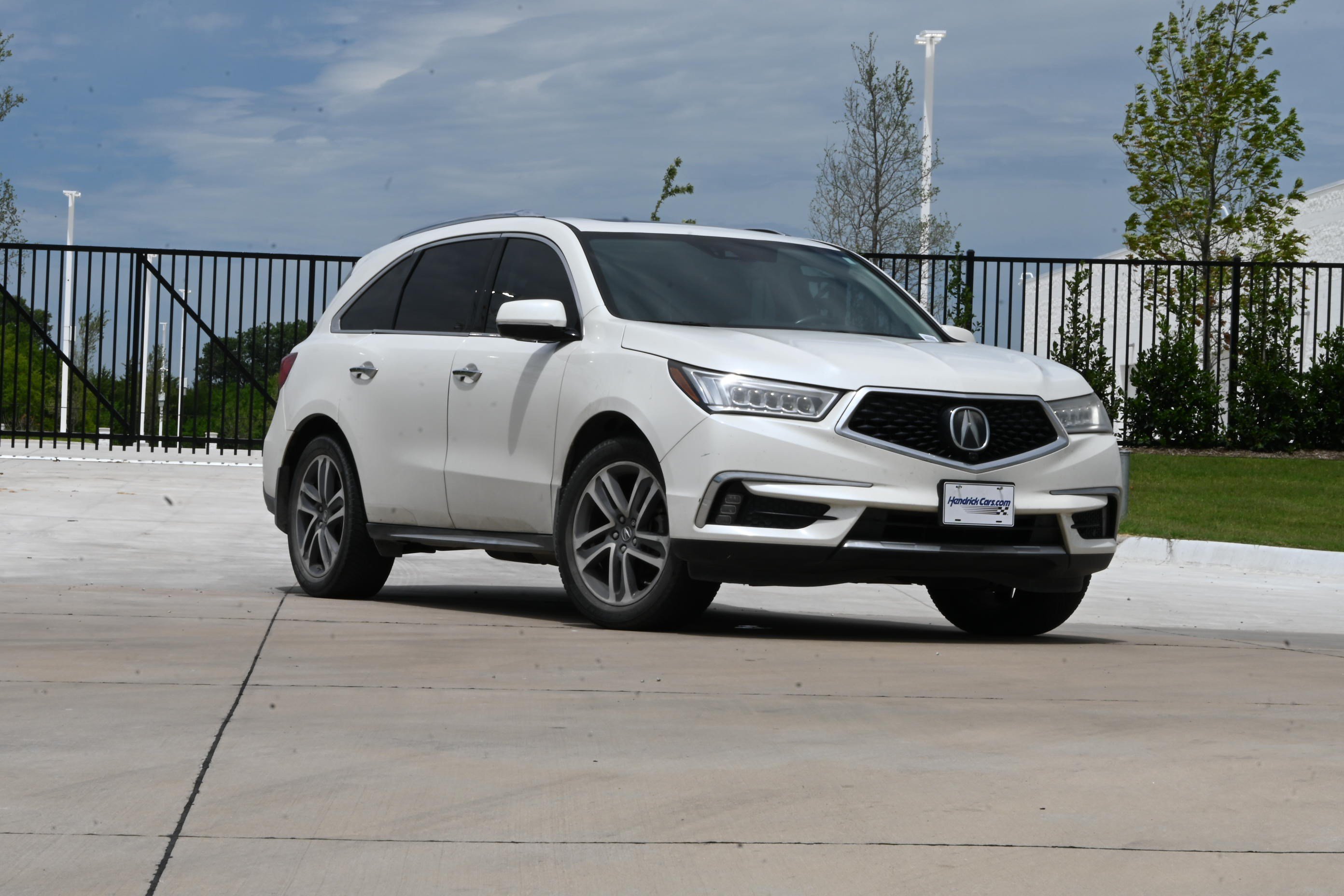 Used 2018 Acura MDX w/ Advance & Entertainment Pkg FWD image 2
