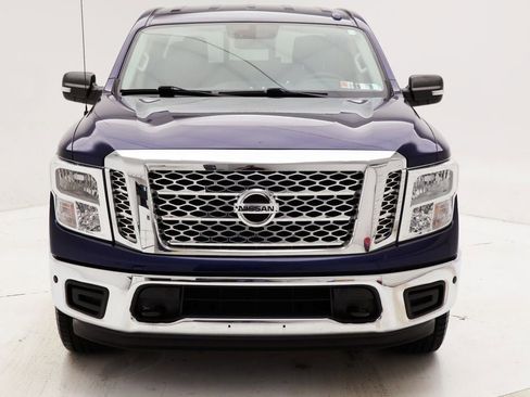 Used 2018 Nissan Titan SV w/ SV Convenience Package image 5